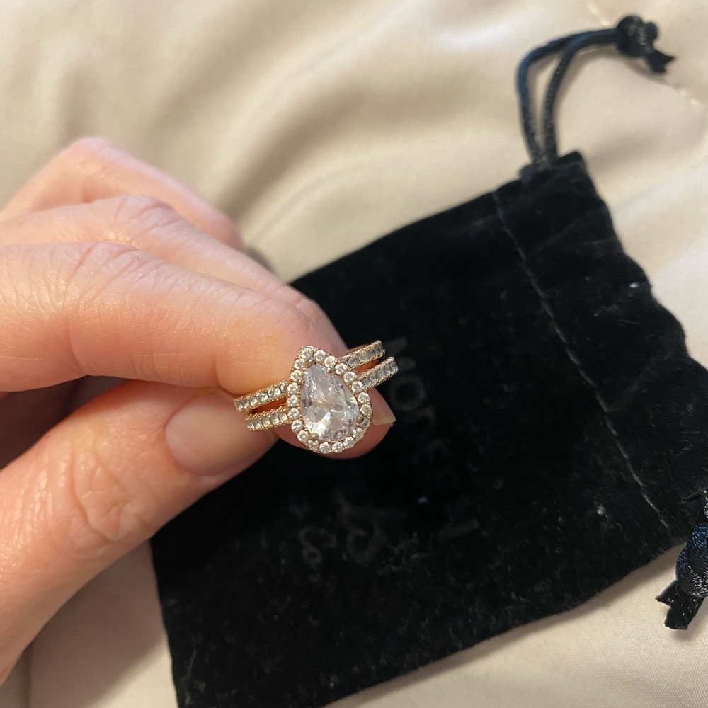 Elegant Gold and Silver Teardrop Ring